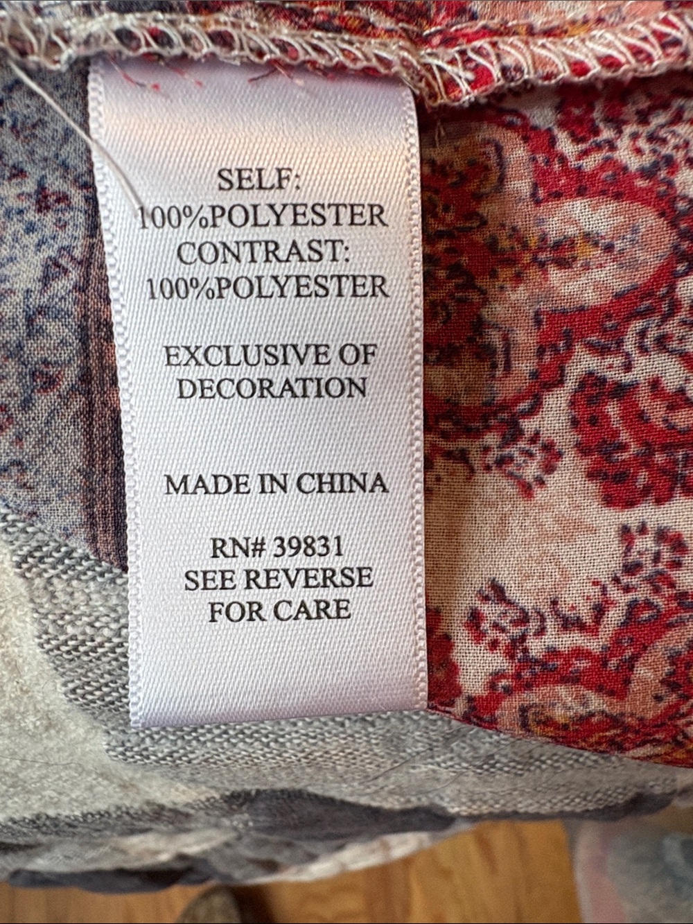 Women's Red Patterned Short-Sleeve Blouse - Picture 4 of 7